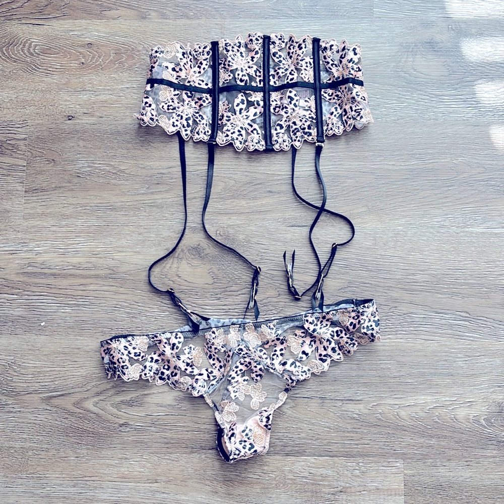 NWT Victorias Secret Very Sexy Gartar + Matching Thong underwear
